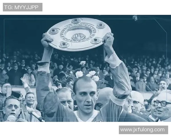 了解么？图片报：慕尼黑1860极点球迷在拜仁训练场涂鸦